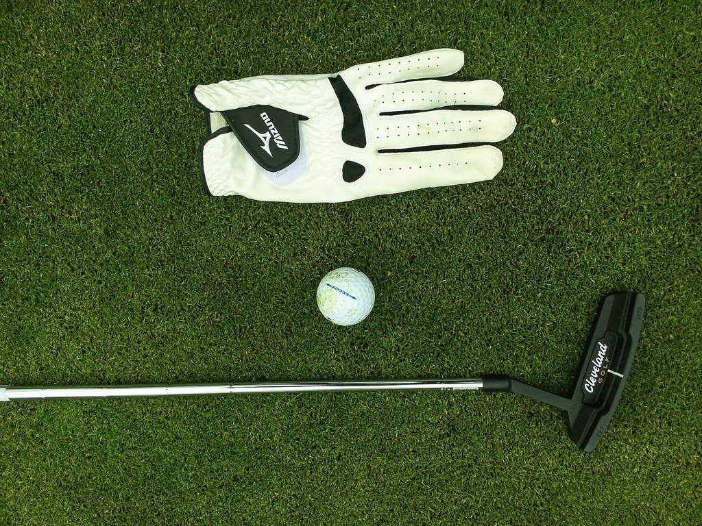 best golf gloves for sweaty hands